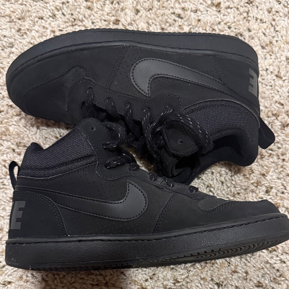 Nike Court Borough Mid Sneakers